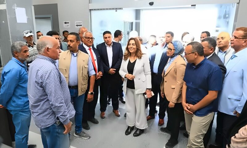 وزيرة التنمية المحلية تتفقد وحدة طب الأسرة بقرية النهضة في الوادي الجديد