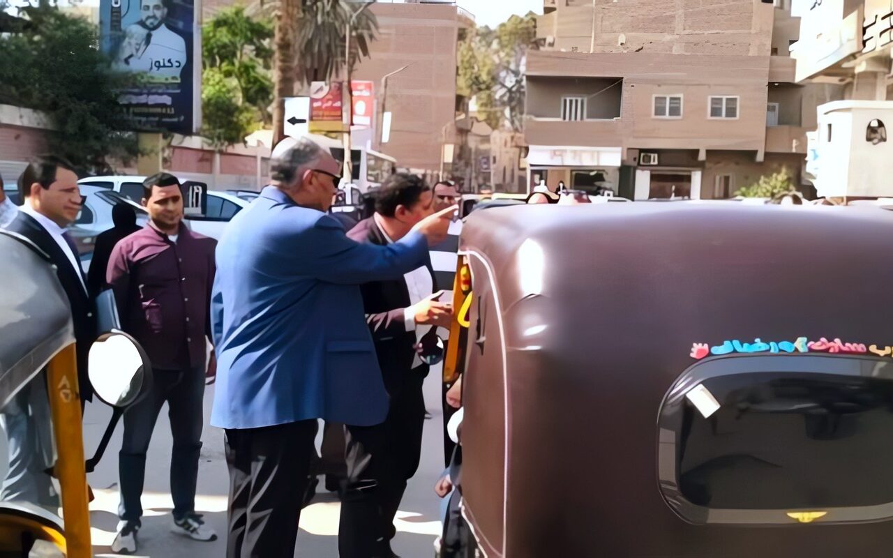 إحالة مدير إشغالات سنورس للتحقيق وتشميع مقهى مخالف ومصادرة محتوياته بالفيوم