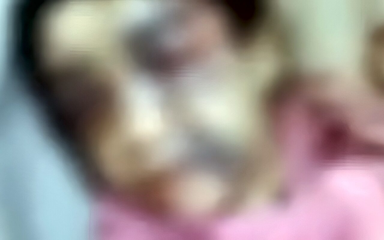 تحليل مخدرات وكشف طبي على الطفلة منة.. تفاصيل جديدة في واقعة ضرب أب لابنته بالإسكندرية