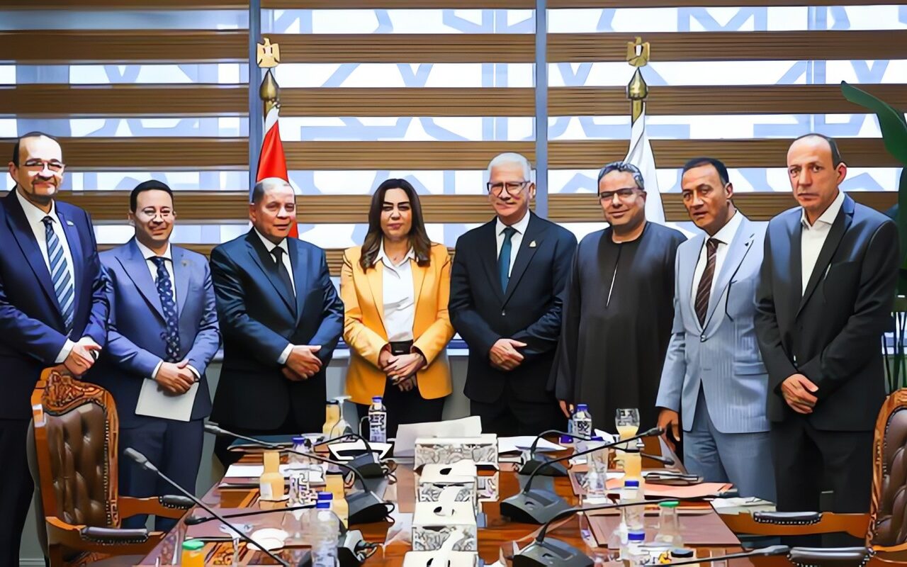 وزيرة التنمية المحلية والبيئة تلتقي عددا من أعضاء مجلس النواب بمحافظتي المنيا وقنا