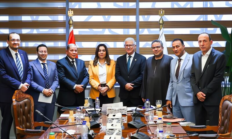 وزيرة التنمية المحلية والبيئة تلتقي عددا من أعضاء مجلس النواب بمحافظتي المنيا وقنا