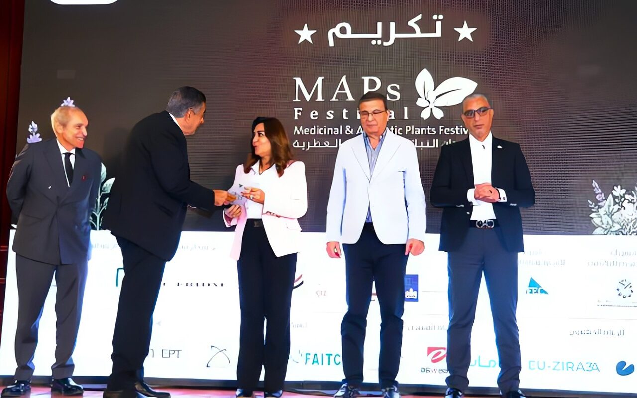 منال عوض: مركز خدمات النباتات الطبية والعطرية يسهم في زيادة القيمة المضافة للمنتجات
