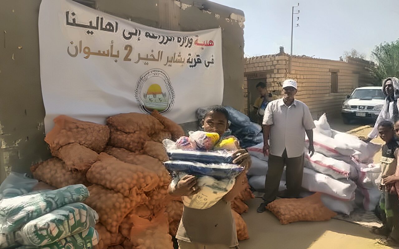 وزير الزراعة يوجه قوافل غذائية مجانية.. وتحرك فني عاجل لـ 4 قرى بأسوان