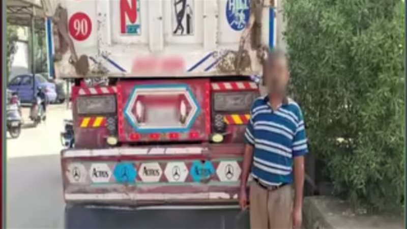 كشاف خلفي يعرض حياة المواطنين للخطر، فيديو متداول يطيح بسائق نقل في الجيزة