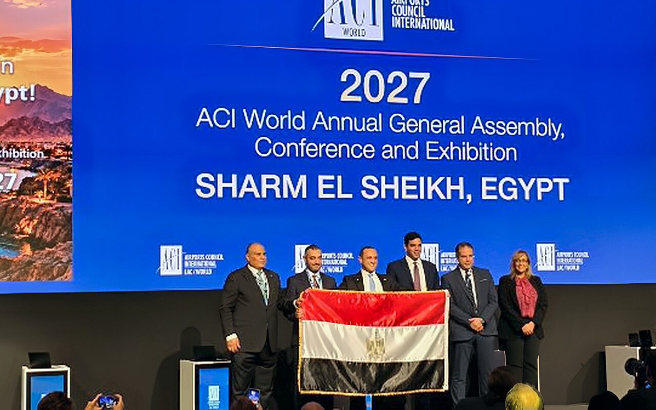 التجمع الأكبر عالميًا.. مصر تتسلم راية استضافة الجمعية العامة للمجلس الدولي للمطارات WAGA 2027