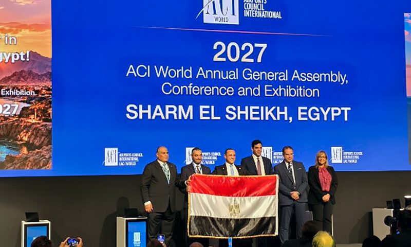 التجمع الأكبر عالميًا.. مصر تتسلم راية استضافة الجمعية العامة للمجلس الدولي للمطارات WAGA 2027