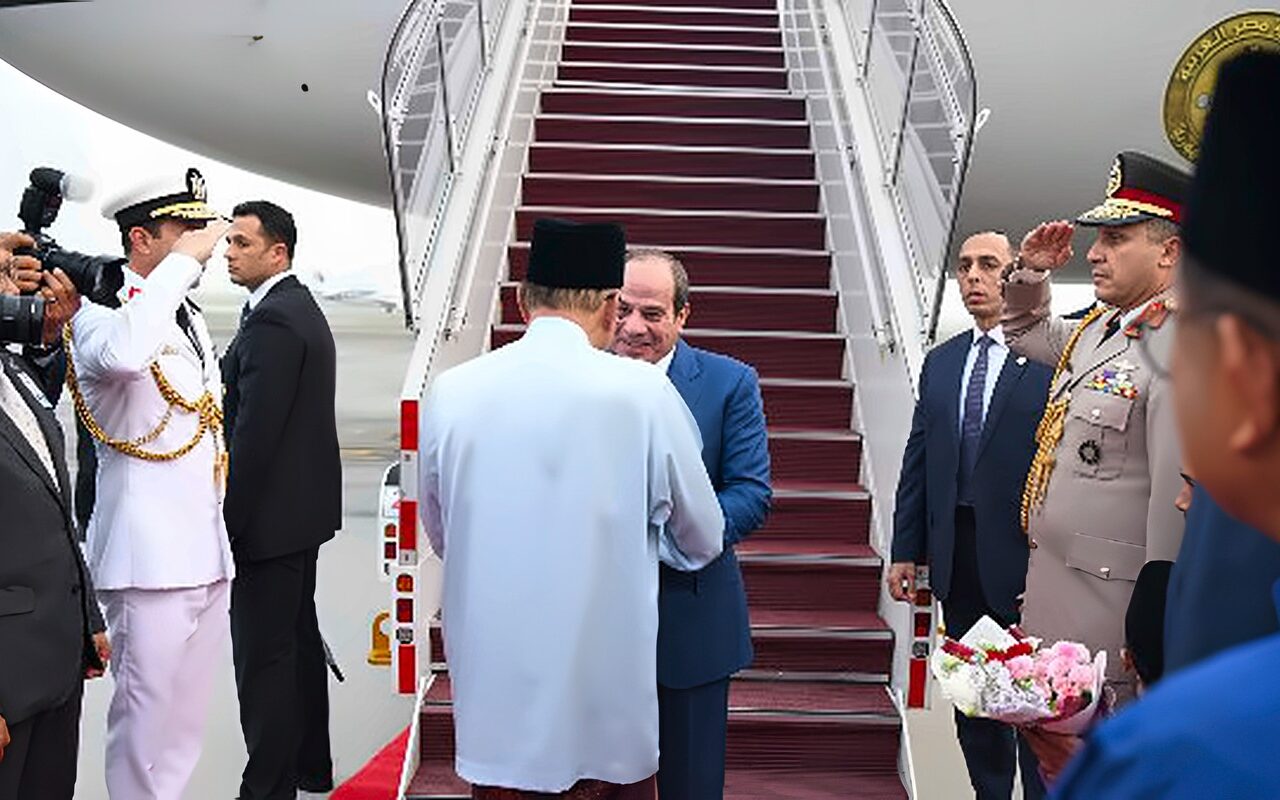 لحظة وصول الرئيس السيسي إلى ماليزيا في ثاني محطات جولته الأسيوية .. صور