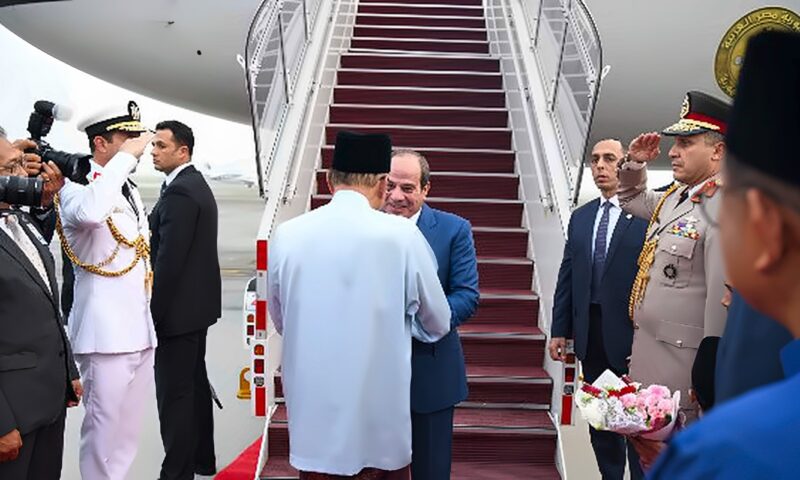 لحظة وصول الرئيس السيسي إلى ماليزيا في ثاني محطات جولته الأسيوية .. صور