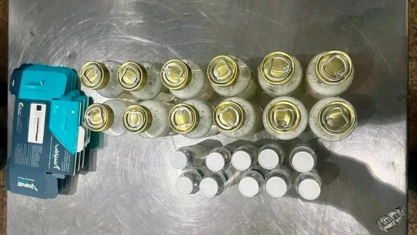 مواد مخدرة وأدوية.. جمارك مطار القاهرة تضبط 3 محاولات للتهريب| صور