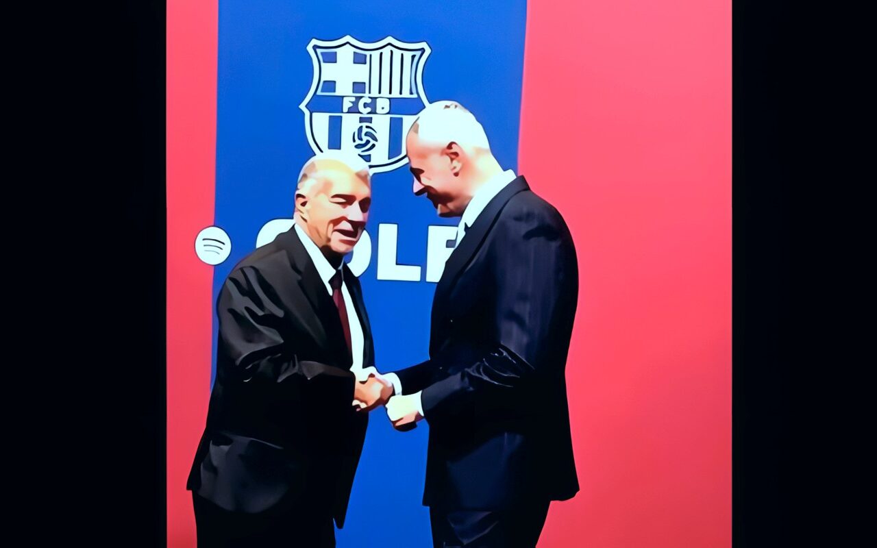 رئيس برشلونة يستقبل رئيس مصر للطيران بملعب كامب نو ويشيد بالشراكة مع الناقل الوطني