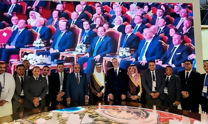 وزيرا البترول والكهرباء ونظيرهما السعودي يتفقدون جناح القطاع البترول بمعرض الرياض