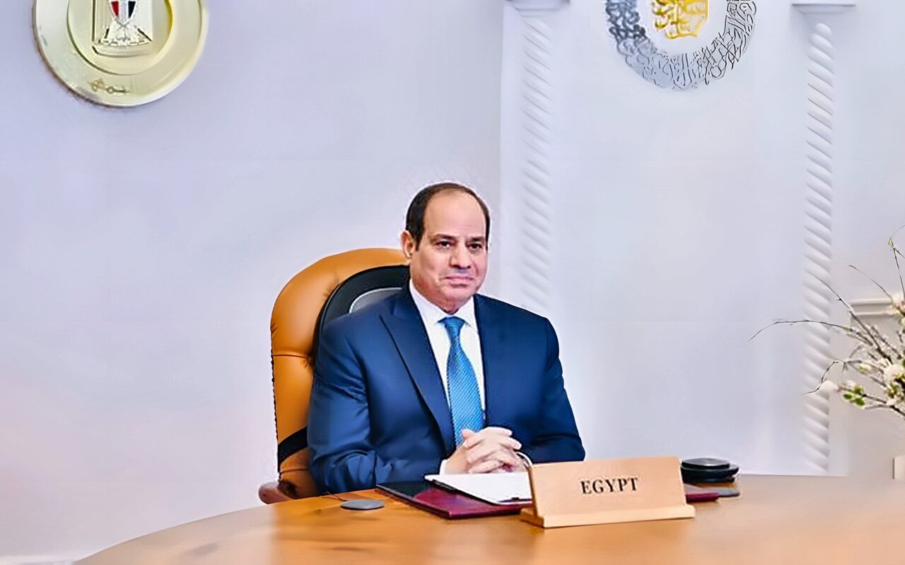 السيسي يطالب باحترام سيادة الدول وسلامة أراضيها وعدم التدخل في شئونها الداخلية