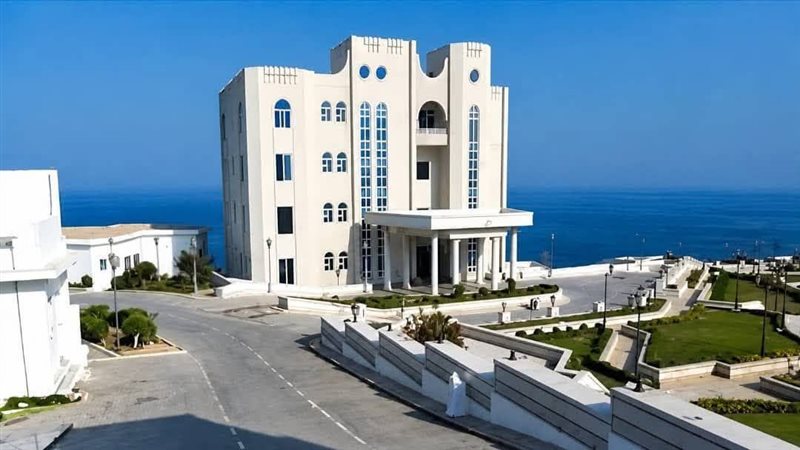 الحكومة اليمنية تكشف حصيلة الهجوم الحوثي على “قصر المعاشيق” في عدن