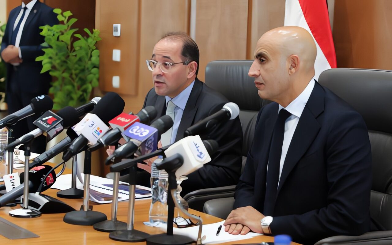 تنفيذا لتوصيات منتدى مصر 2026.. زيادة أجور المعلمين إلى 15 ألف جنيه و5 آلاف زيادة للمساعد و6 آلاف  للكبير