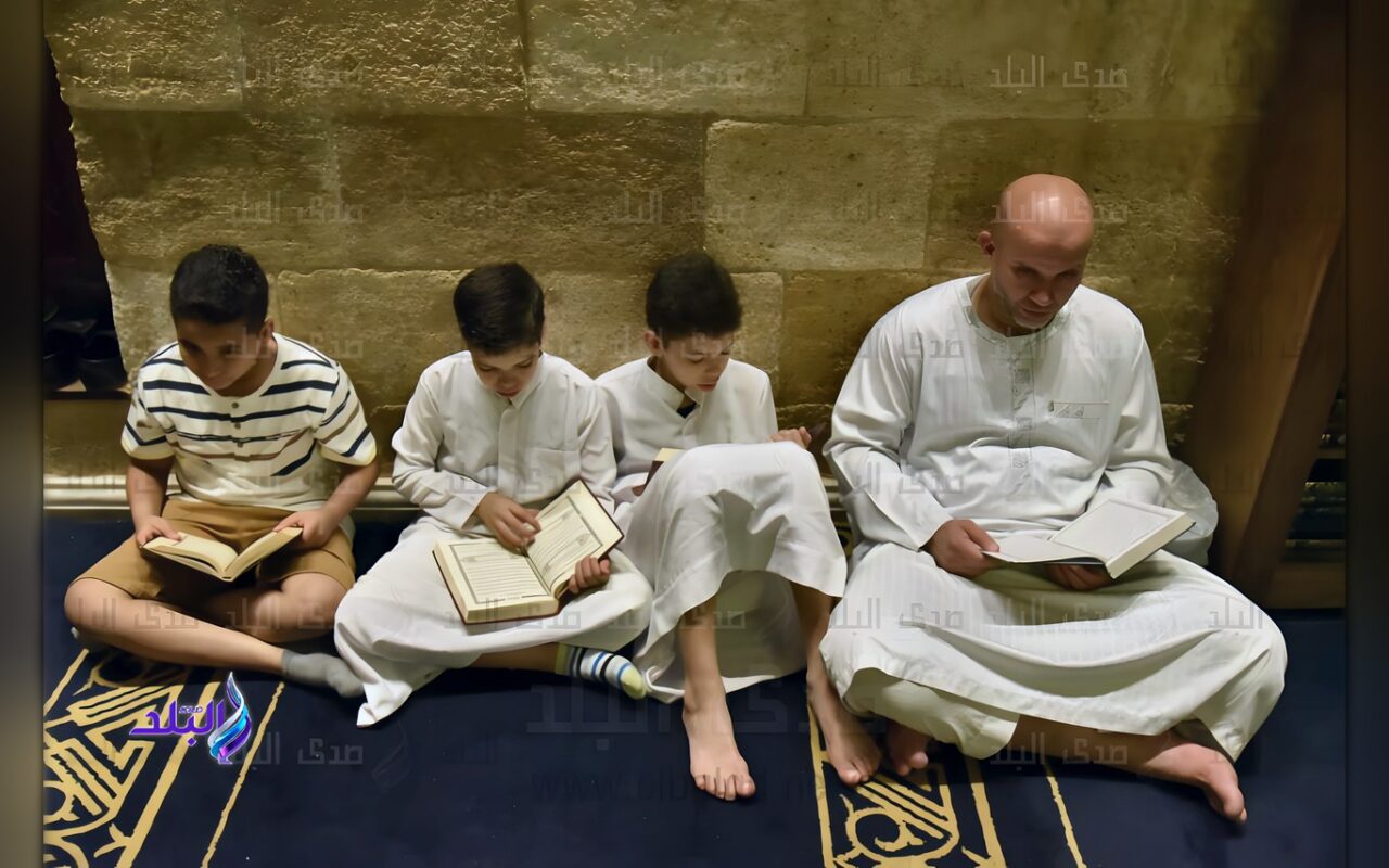 قراءة سورة الكهف يوم الجمعة.. اعرف وقتها وحكم الاجتماع لها