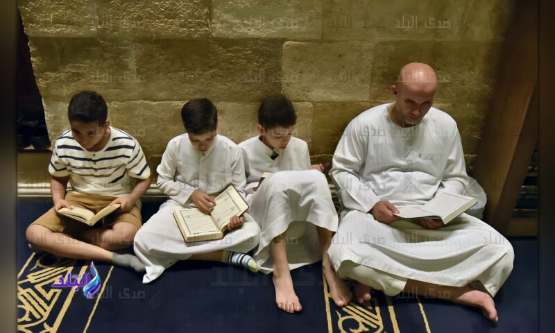 قراءة سورة الكهف يوم الجمعة.. اعرف وقتها وحكم الاجتماع لها