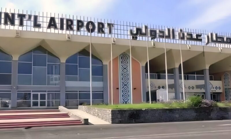 إخلاء مطار عدن بعد تهديد الحوثيين بقصفه