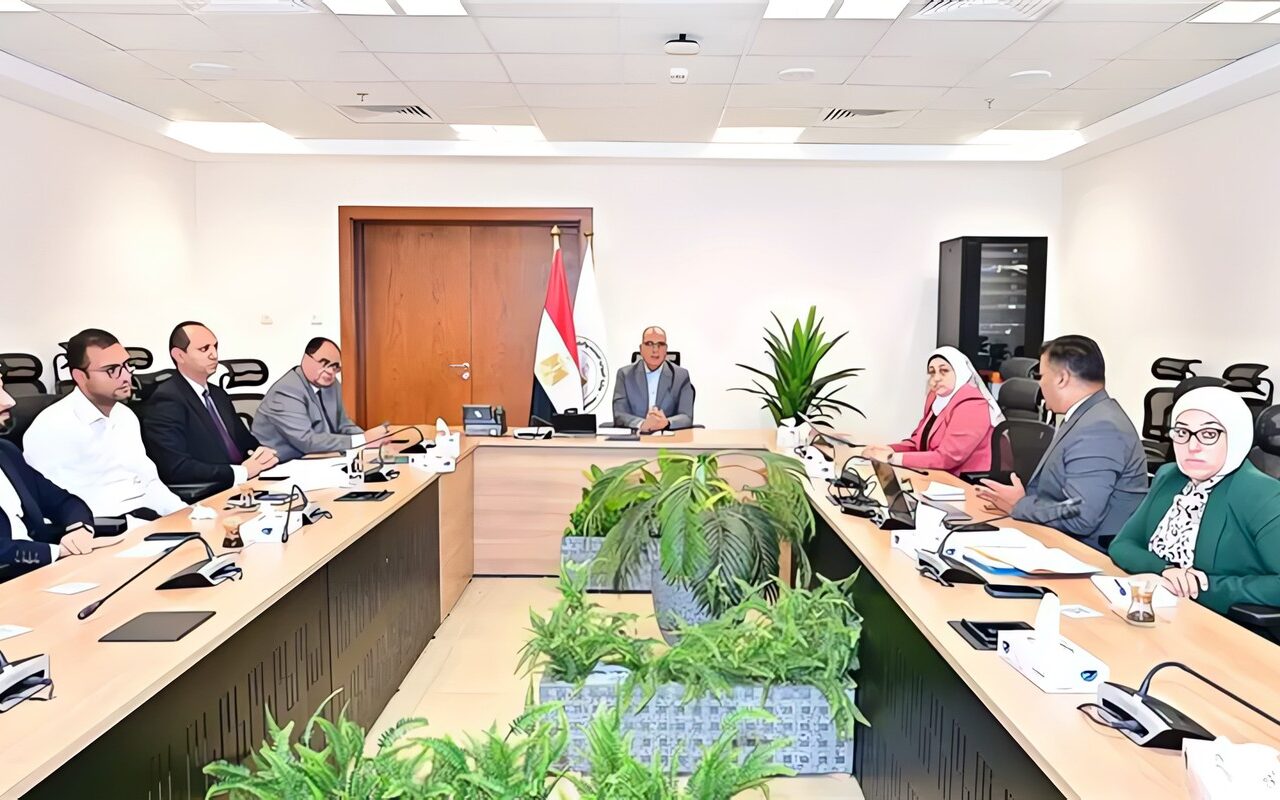 وزير الري يوجه بتسريع طرح أراضي الوزارة للاستثمار وتوفير فرص عمل للشباب