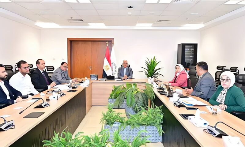 وزير الري يوجه بتسريع طرح أراضي الوزارة للاستثمار وتوفير فرص عمل للشباب