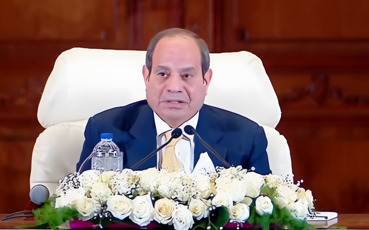 “هتقعد تتفرج علينا؟”.. السيسي يمازح حسن علام بعد طلب 100 مليار جنيه من هشام طلعت مصطفى