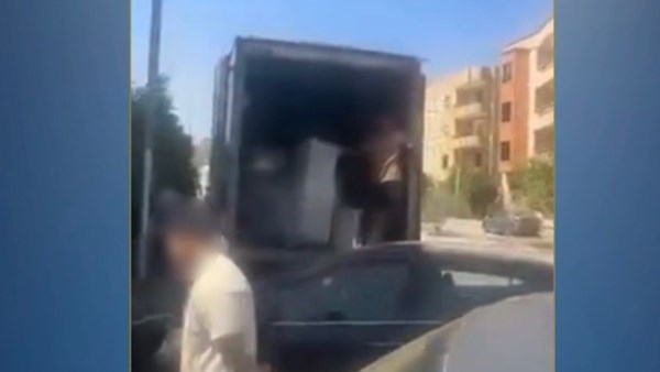 حقيقة فيديو استغاثة مواطن لمنع طرده من شقة سكنية بالعبور.. الداخلية توضح
