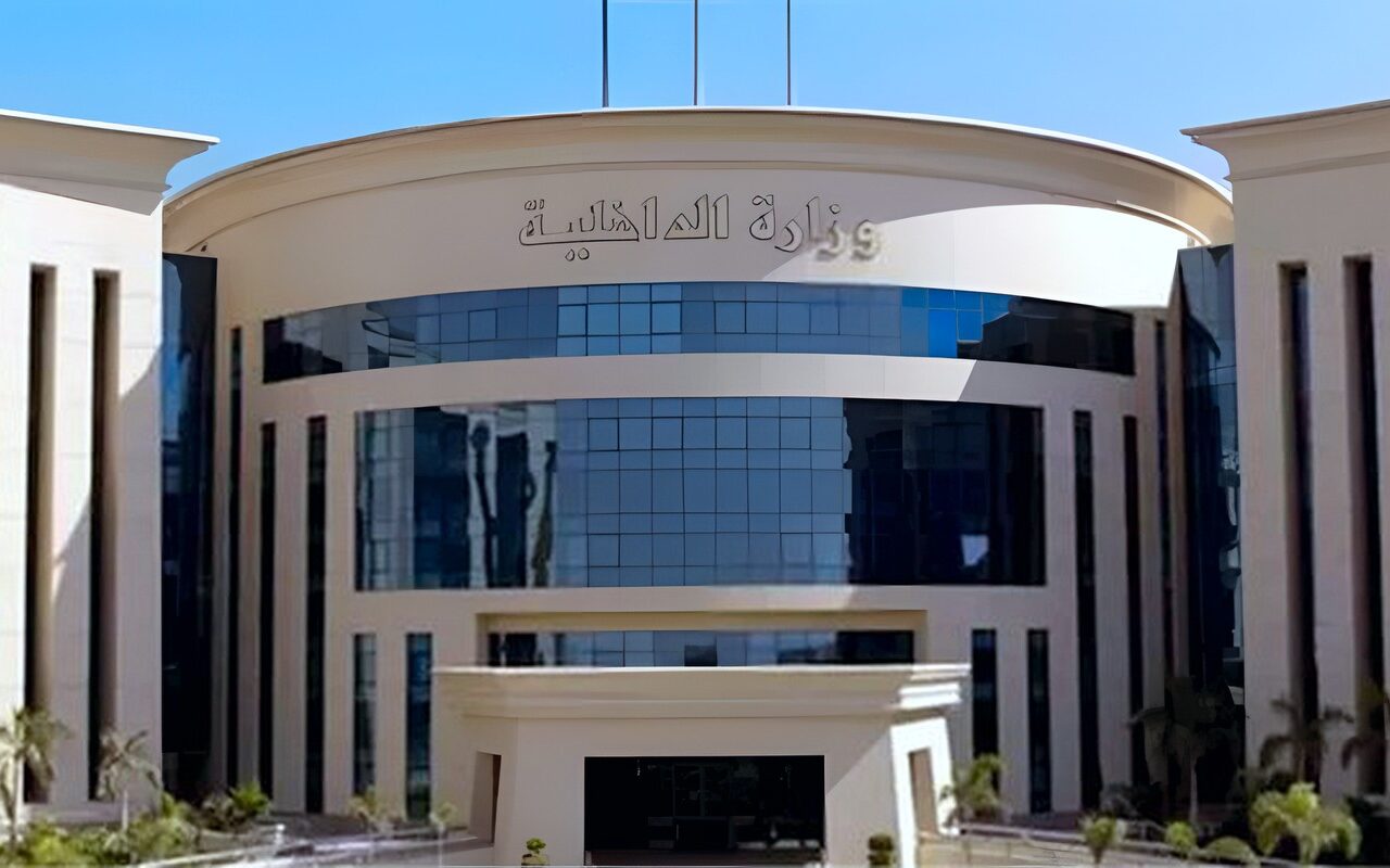بسبب شكاوى من تعامله بشكل غير لائق.. الداخلية تحيل ضابط شرطة بمنفذ بري للتحقيق