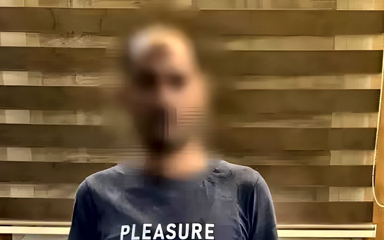 القبض على نصاب أوهم ضحاياه بامتلاكه مادة الزئبق الأحمر بأسوان