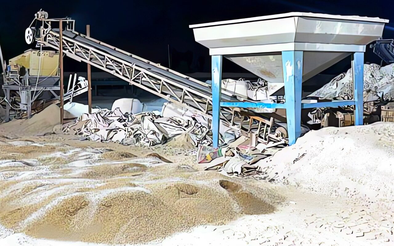 الشرطة تداهم مصنعا لإنتاج الأسمدة الزراعية المغشوشة بالشرقية