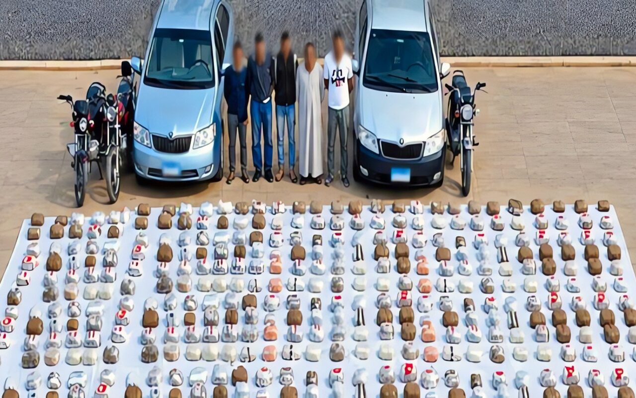مخدرات بـ 208 ملايين جنيه.. مقـ.تل 5 عناصر إجرامية في تبادل إطلاق النار مع الشرطة