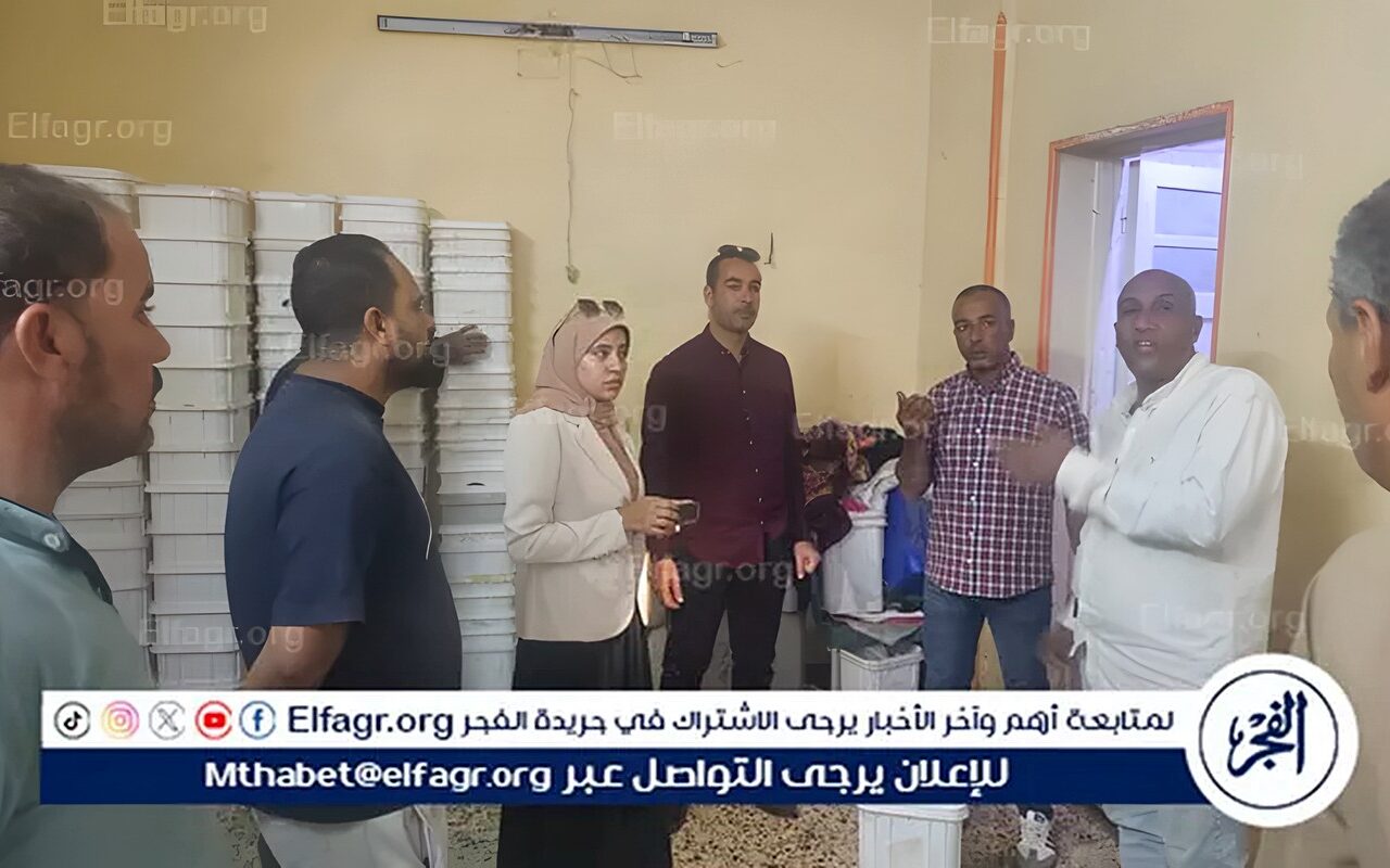 محافظ أسيوط: تسوية طرق قرى مركز الفتح وضبط مصنع لتعبئة المواد الغذائية بمنفلوط