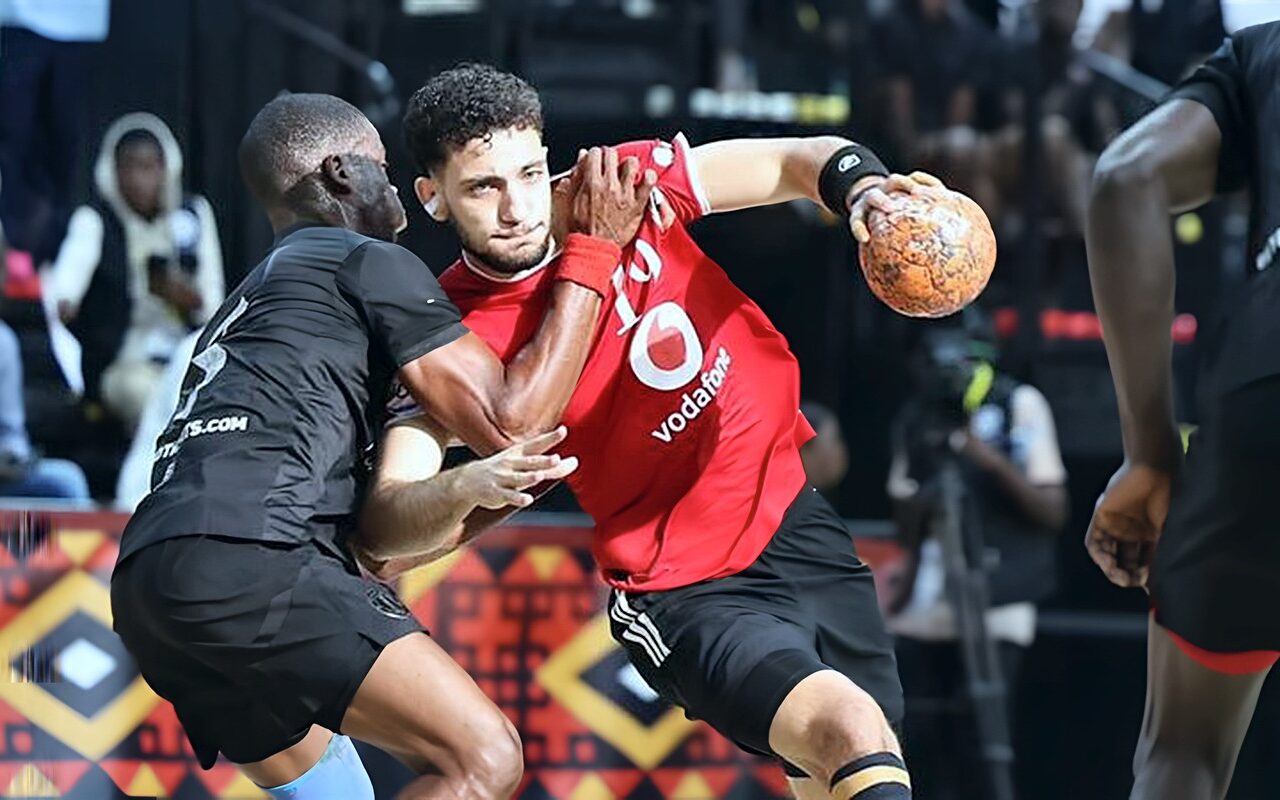 الأهلي يكتسح بترو أتلتيكو 37-25 في دوري أبطال أفريقيا لكرة اليد