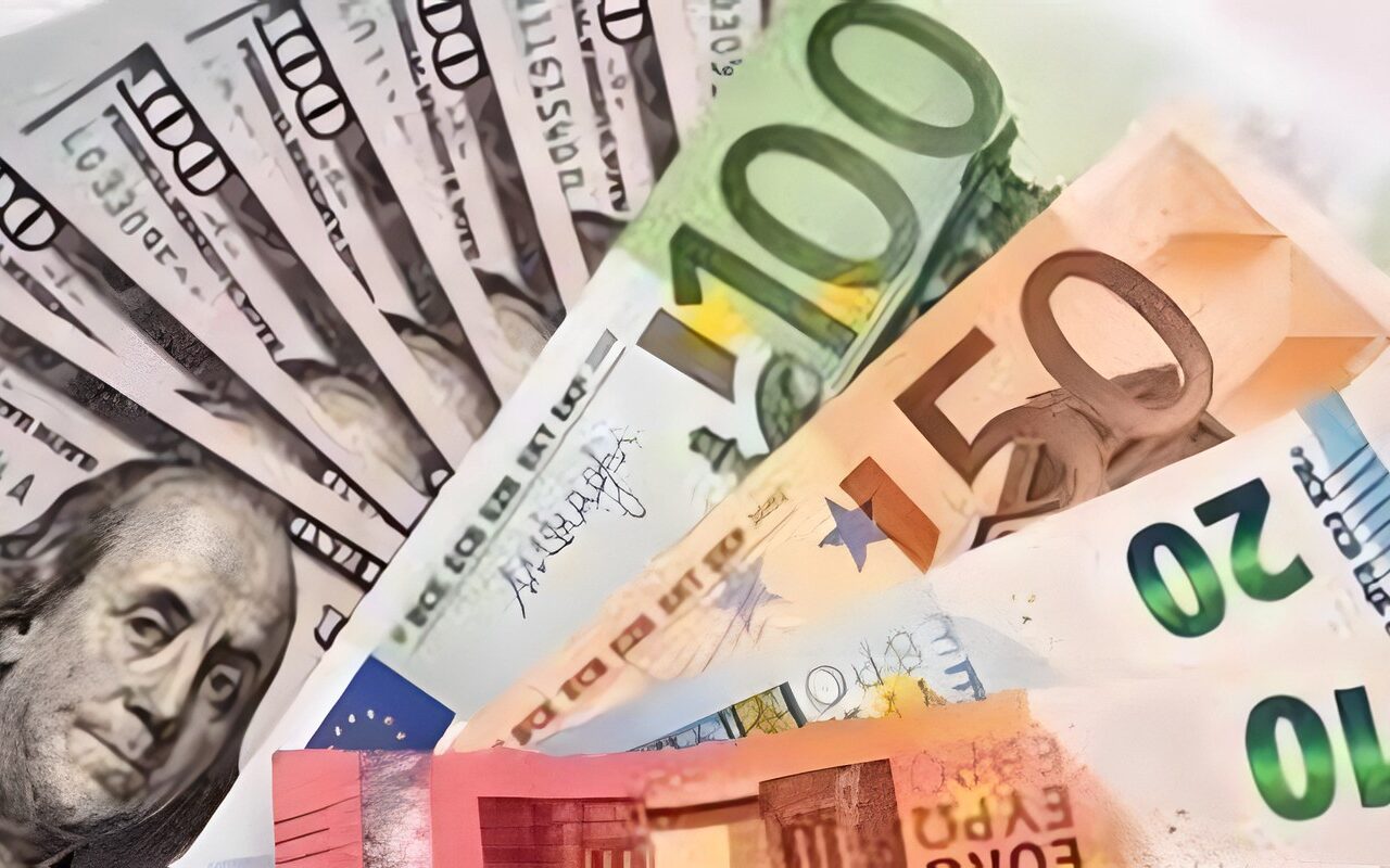 ثابتة بدون تغيير.. العملات الأجنبية الدولار واليورو والاسترليني في البنوك الآن