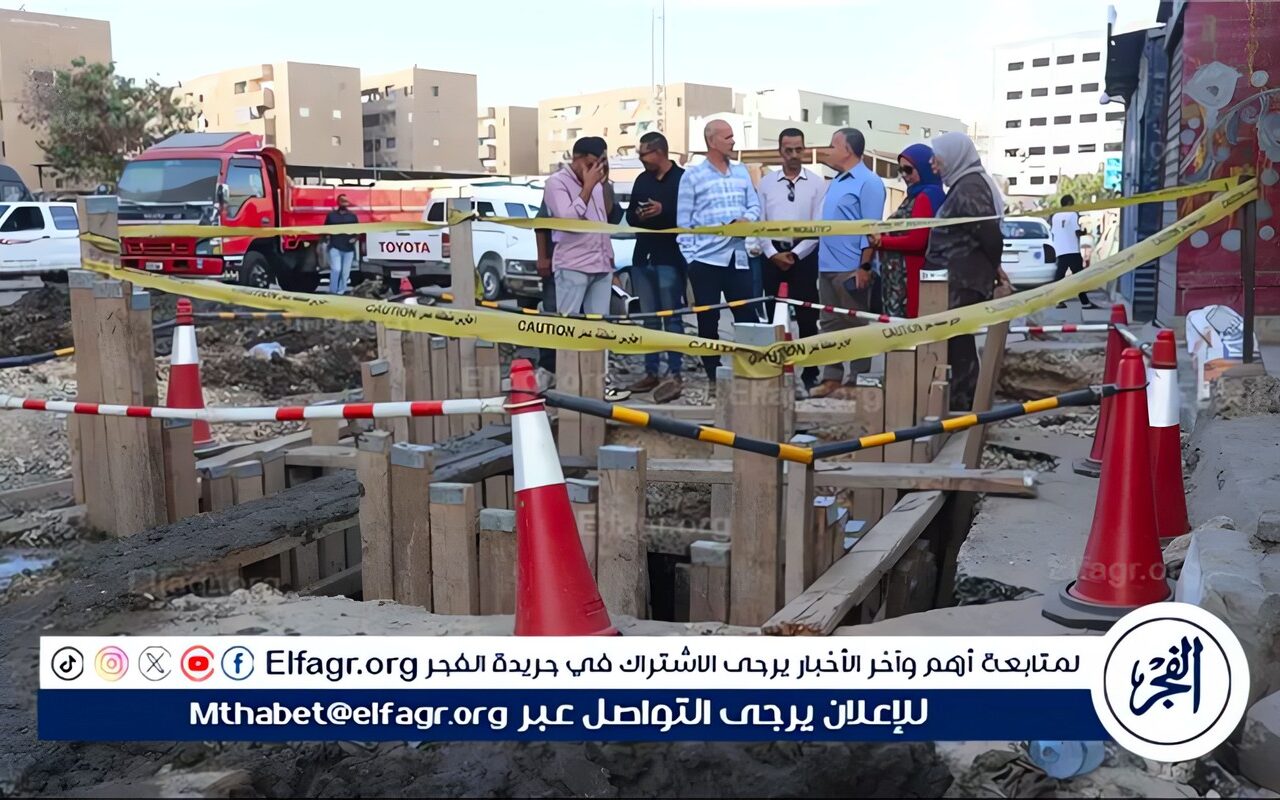 رئيس مياه الفيوم يتابع إصلاح خط الصرف الصحي بالمدينة الصناعية بكيمان دون انقطاع الخدمة