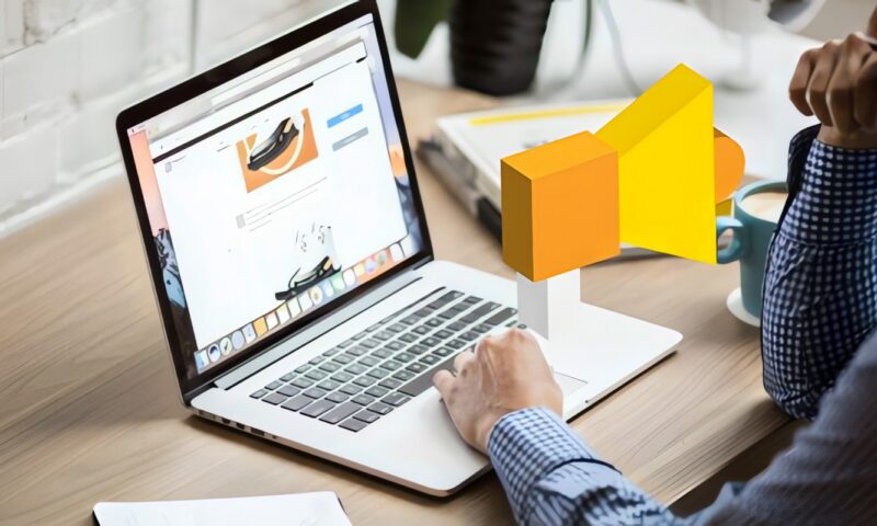 هل تصميم برامج كمبيوتر لمحلات الملابس الضيقة حرام؟.. الإفتاء توضح