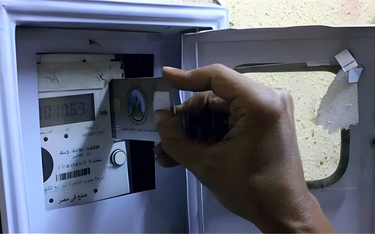 بعد توجيهات رئيس الوزراء، بشرى من الكهرباء لأصحاب العدادات الكودية