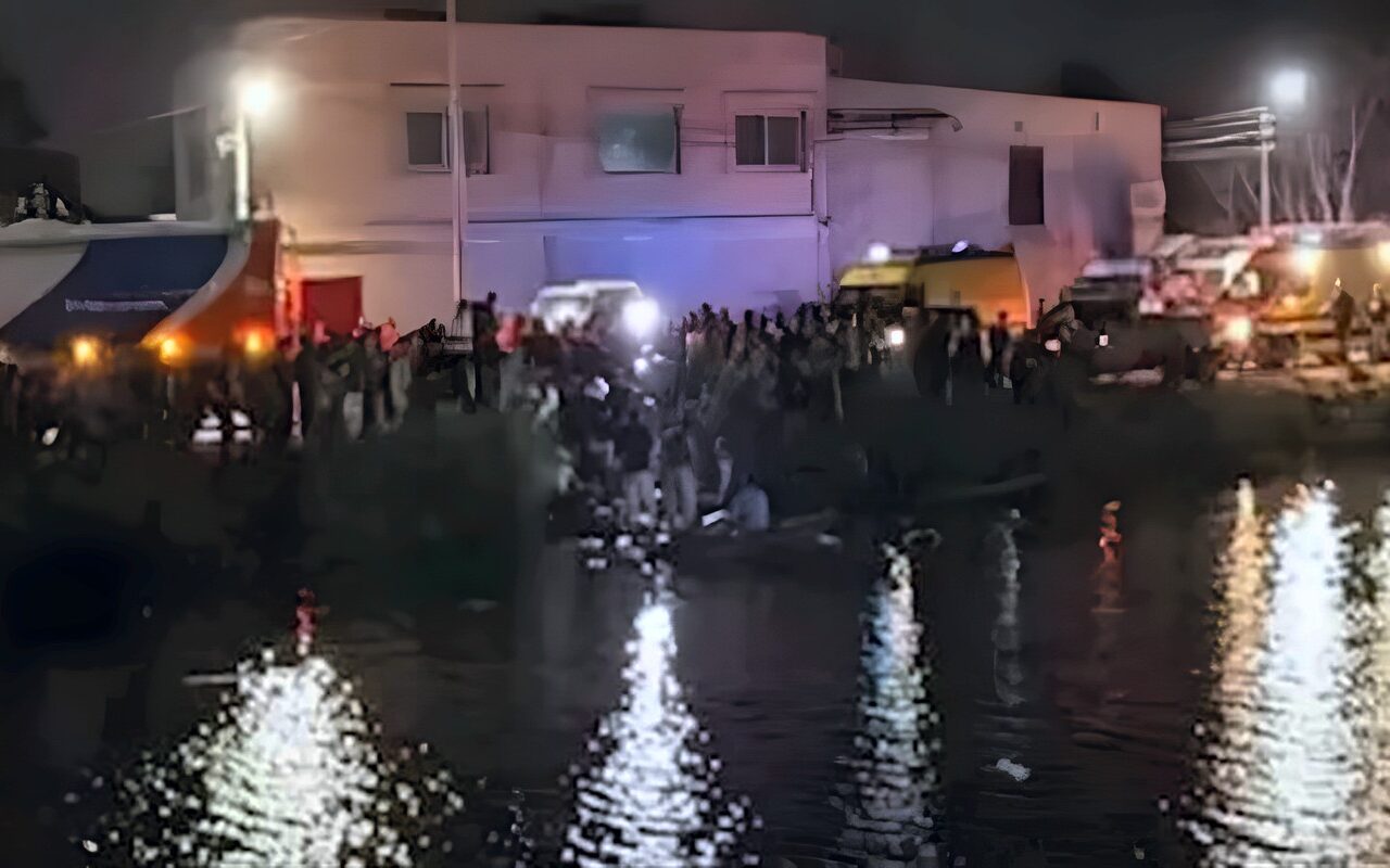 المعاينة الأولية تكشف أسباب سقوط سيارة ملاكي في ترعة المريوطية (صور)