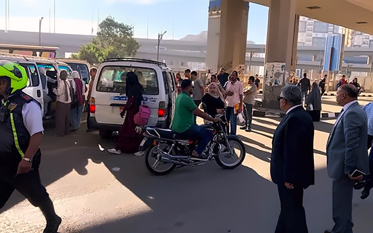 محافظ الدقهلية في جولة مفاجئة بمواقف سيارات سندوب بالمنصورة