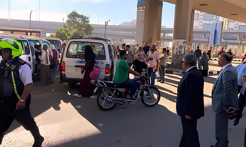 محافظ الدقهلية في جولة مفاجئة بمواقف سيارات سندوب بالمنصورة