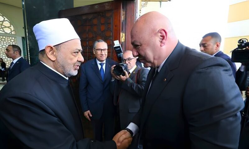 الرئيس اللبناني يجدد دعوته لشيخ الأزهر لزيارة بيروت بداية العام الجديد