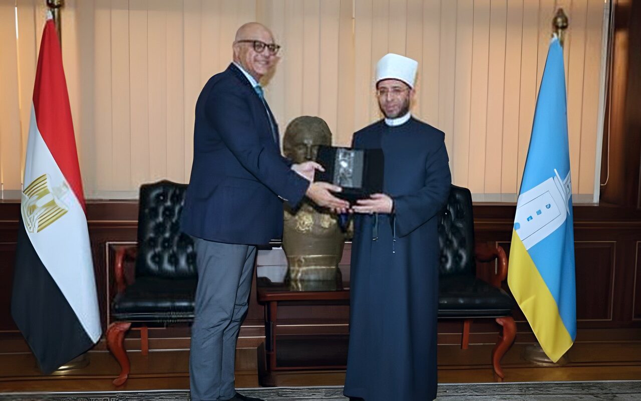وزير الأوقاف ومحافظ الإسكندرية يضعان حجر الأساس للمسجد الجامع بسموحة