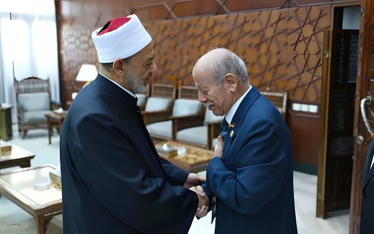 الإمام الأكبر يستقبل وفدا من أبطال حرب أكتوبر ويعرب عن اعتزاز الأزهر بتضحياتهم