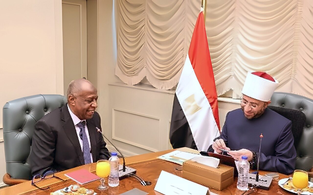 وزير الأوقاف يستقبل رئيس الاتحاد العربي للمحاربين القدماء وضحايا الحرب