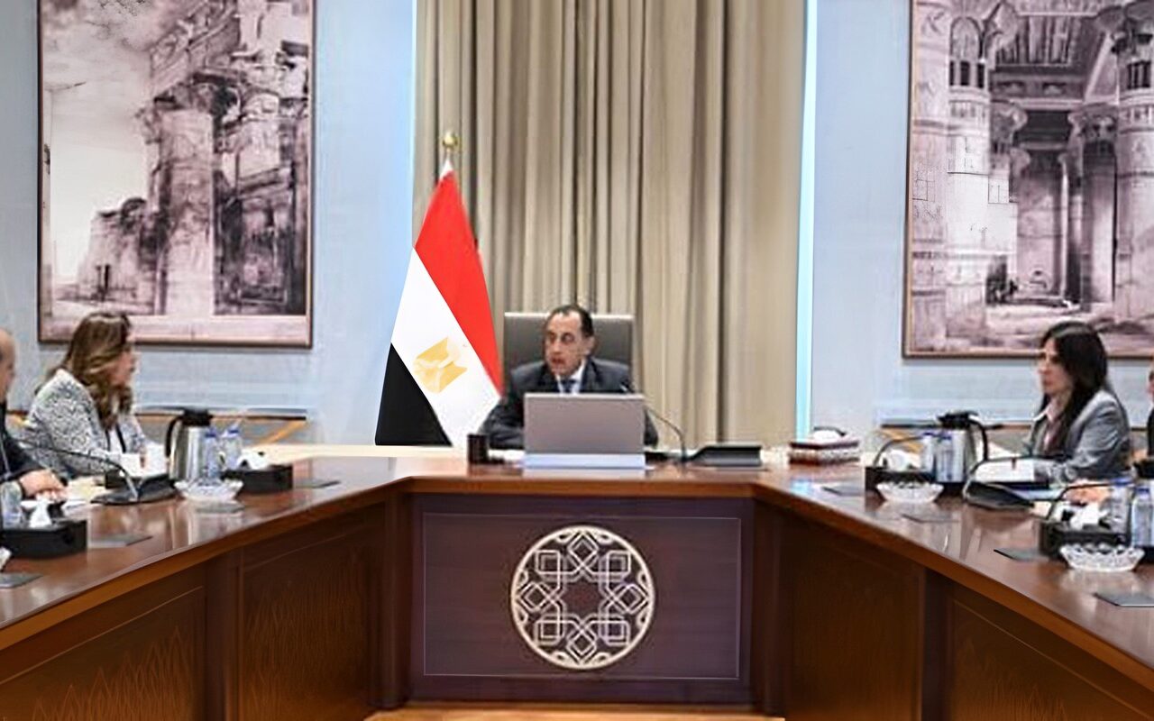 استعدادا لمنتدى مصر.. رئيس الوزراء يستعرض محاور جلسة جهود التنمية الحضرية والعمرانية
