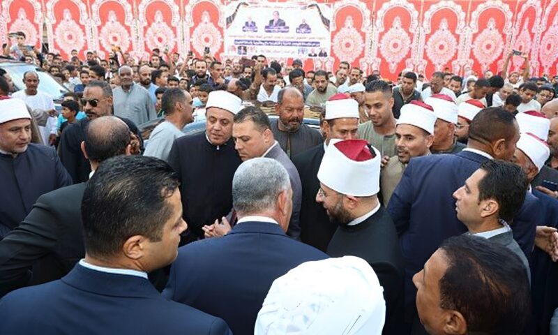 وزير الأوقاف ومفتي الجمهورية يشاركان أبناء الإسماعيلية احتفالاتهم بالعيد القومي
