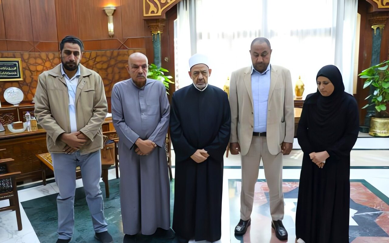 الإمام الأكبر يستقبل أسرتي طالبي معهد دنوشر المتوفيين.. ويؤكد: الأزهر كله حزين