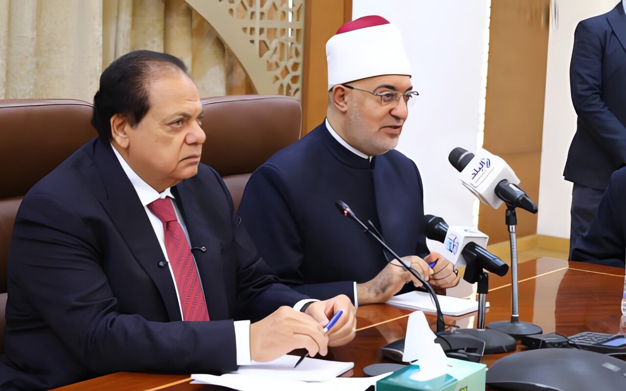 استعدادا لإطلاق مشروع حصين.. مفتي الجمهورية يستقبل النائب محمد أبو العينين