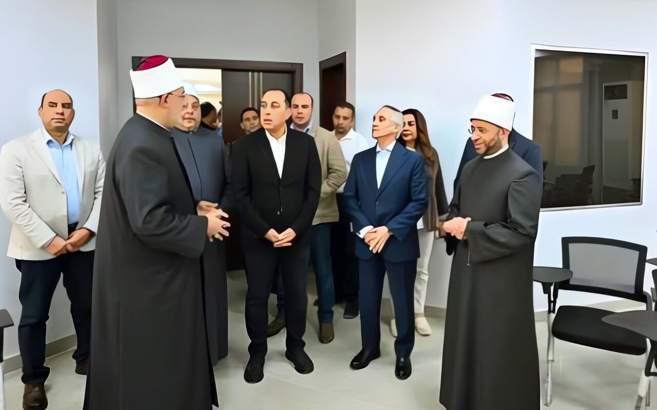 وزير الأوقاف يشهد افتتاح فرع دار الإفتاء بالسويس.. ويهنئ مفتي الجمهورية