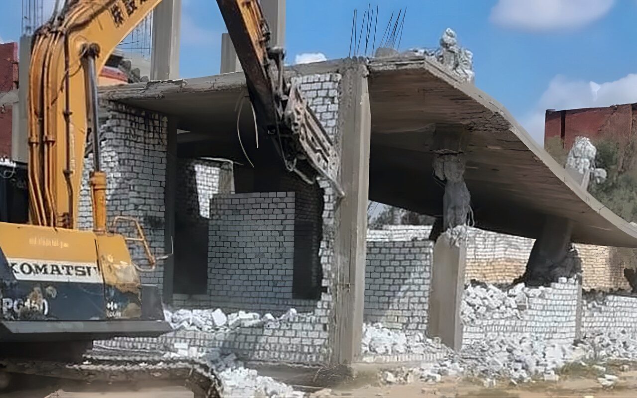 حملة كبرى لاسترداد أراضي الدولة، إزالة 26 تعديا بمركز أبو صوير في الإسماعيلية