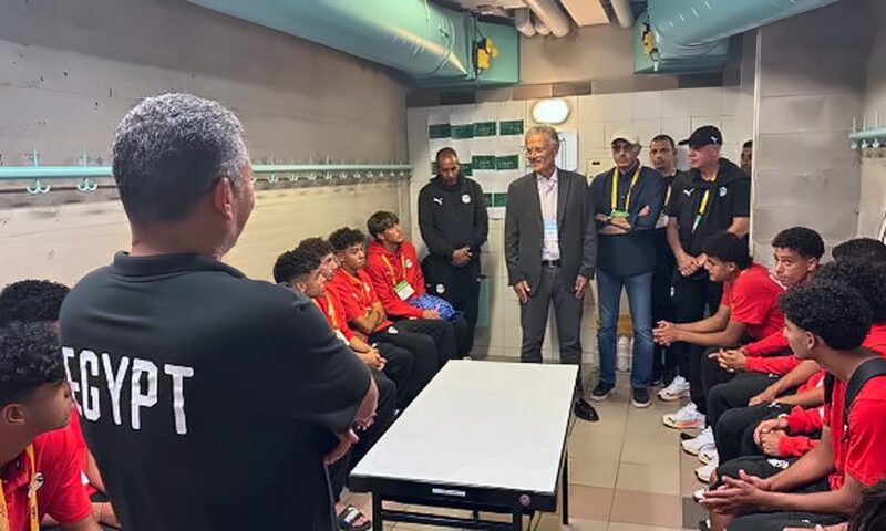 سفير مصر في سويسرا يدعم منتخب الناشئين قبل مواجهة كندا