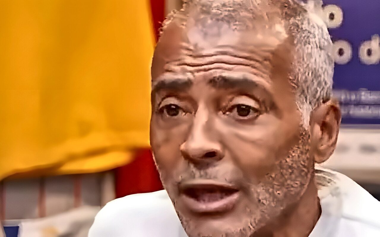 أسطورة البرازيل يدافع عن رونالدو